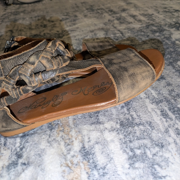 Stylish Brown Sandals - Picture 3 of 4